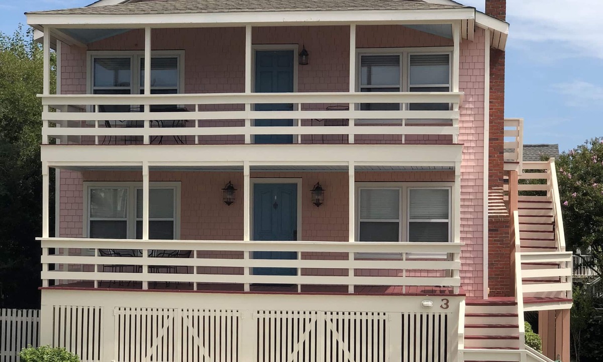 Wrightsville Beach House | Classic 1940's beach house just steps away from the beach!