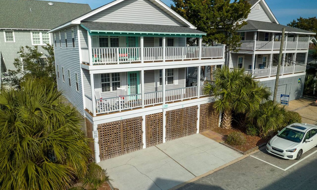 Wrightsville Beach Condo | Classic Beach Cottage on Oceanside of Wrightsville Beach -Lower Level