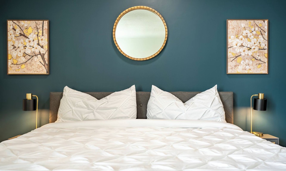Crystal City Apartment | Classy Studio Home l King bed l Garage IPool l near DC/Metro/Mall