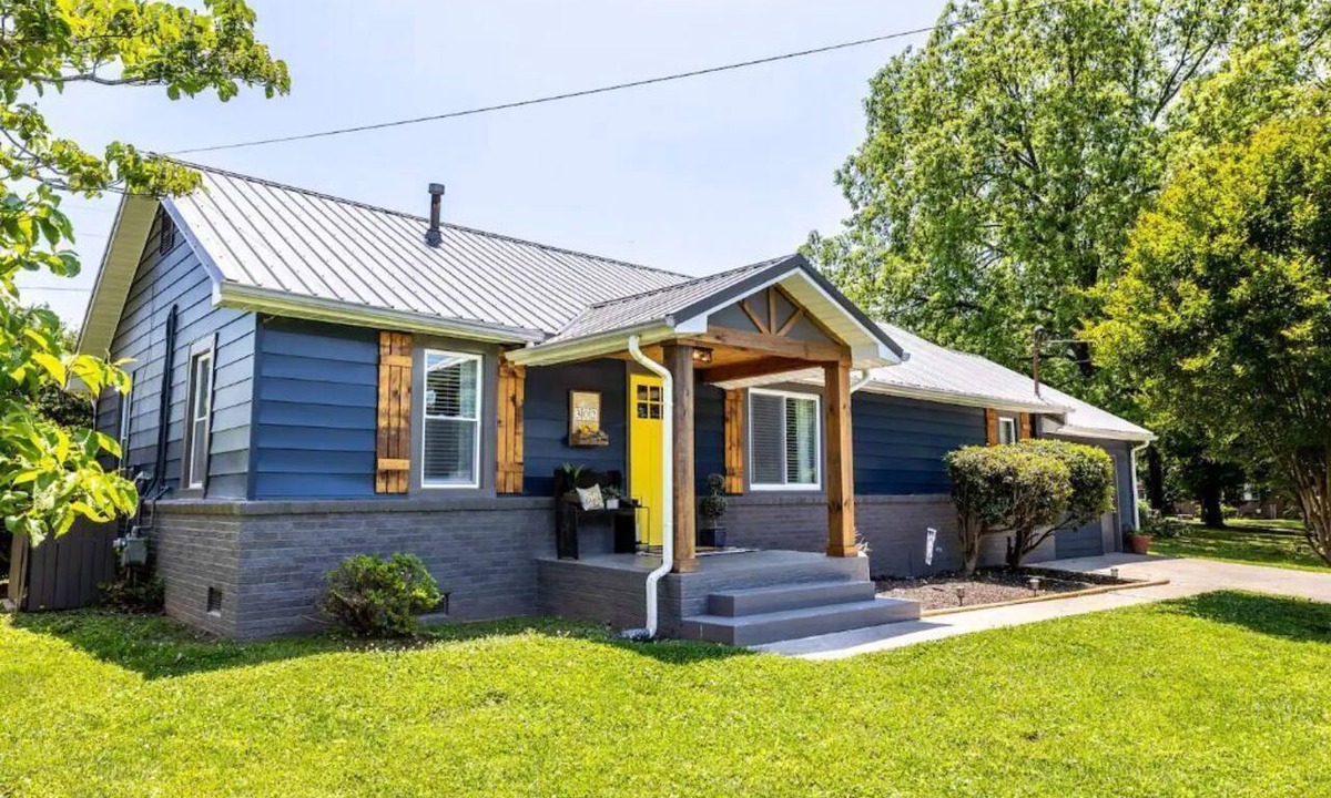 Maryville House | Clean, comfortable and spacious in Maryville. 3 BR, 2 BA, conveniently located.
