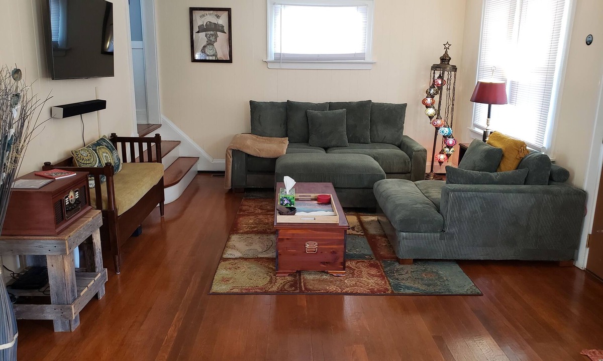 Newport House | Clean, Quiet, Cozy & Fun - Close to UC and St. Elizabeth Networks