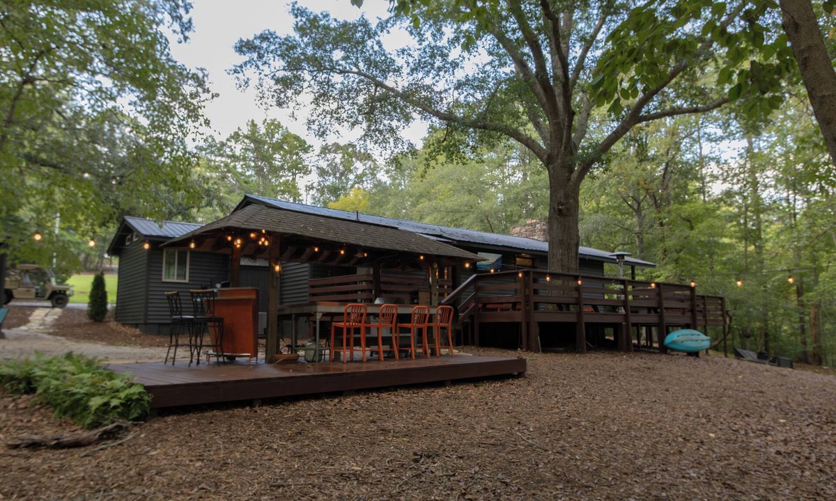 Central Cabin | Clemson Game Day Lake Front Retreat 5 min to Clemson University Volleyball Court