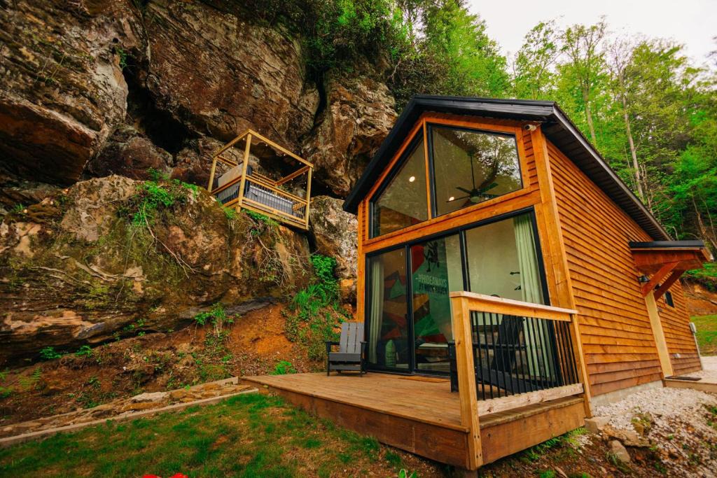 Rogers House | Cliff Hot Tub with Deck Fire Pit Mural and Pet Friendly