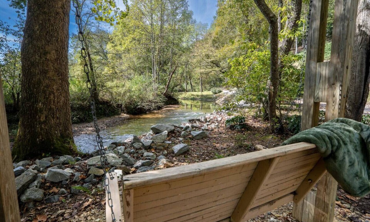 Young Harris House | Cliffside Retreat - Scenic Overlook/Creek/Firepit