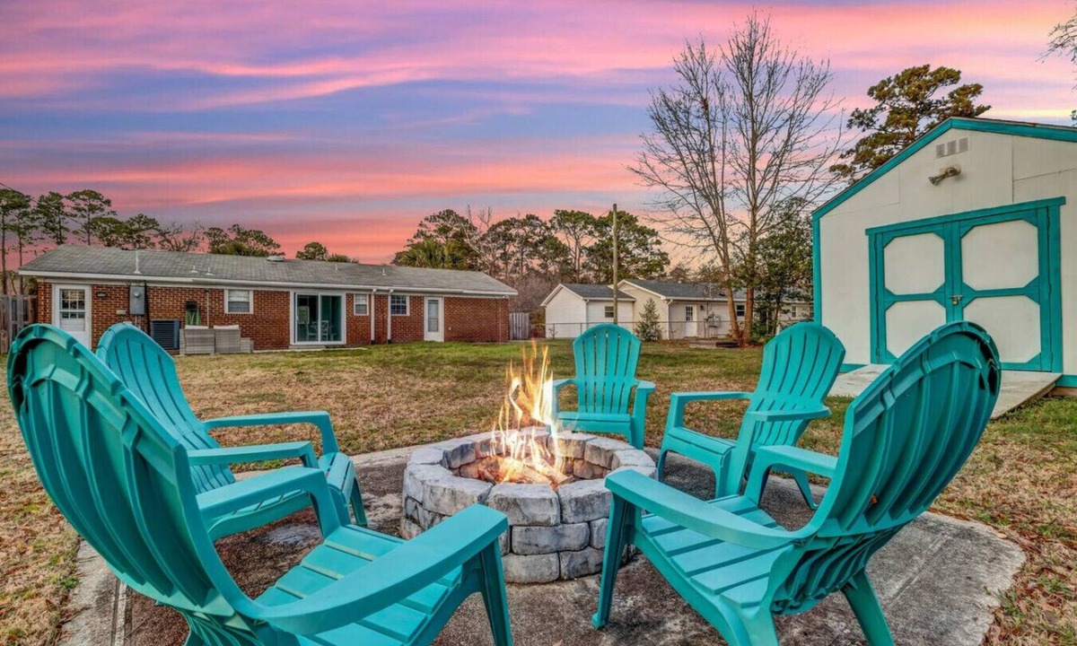 Silver Lake House | Coastal Paradise w/King Bed (Pet Friendly)