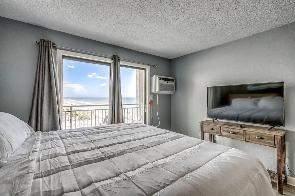 Myrtle Beach House | Coastal Vibes - King Condo Smart TV's & Sleeps 4