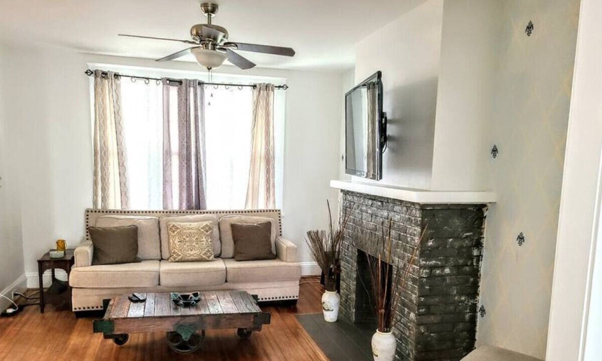 Church Hill House | Colorful & Cozy 3-Bedroom Home in RVA