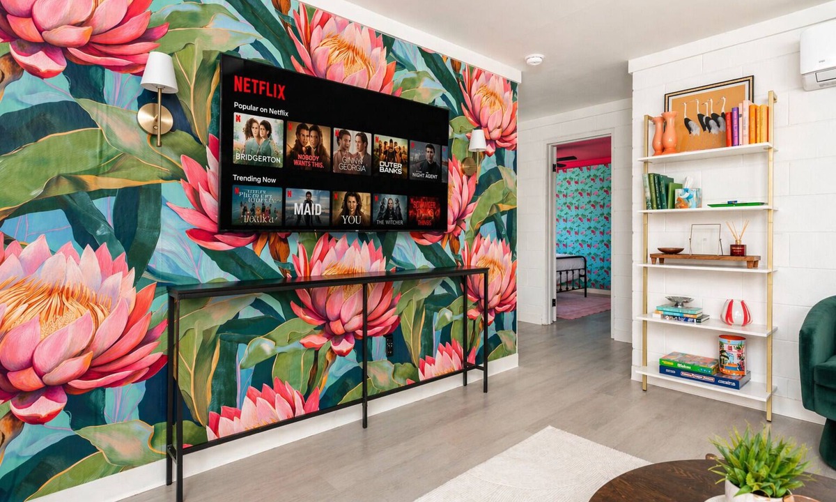 Fuquay-Varina House | Colorful Quay Flamingo & Jungle Themed Duplex King Bed Workspace Fuquay-Varina