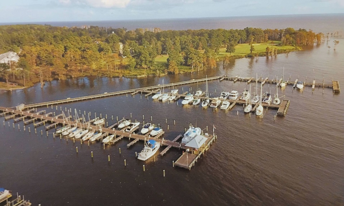 Hertford Condo | COME STAY AND PLAY IN COASTAL NORTH CAROLINA AT ALBEMARLE PLANTATION