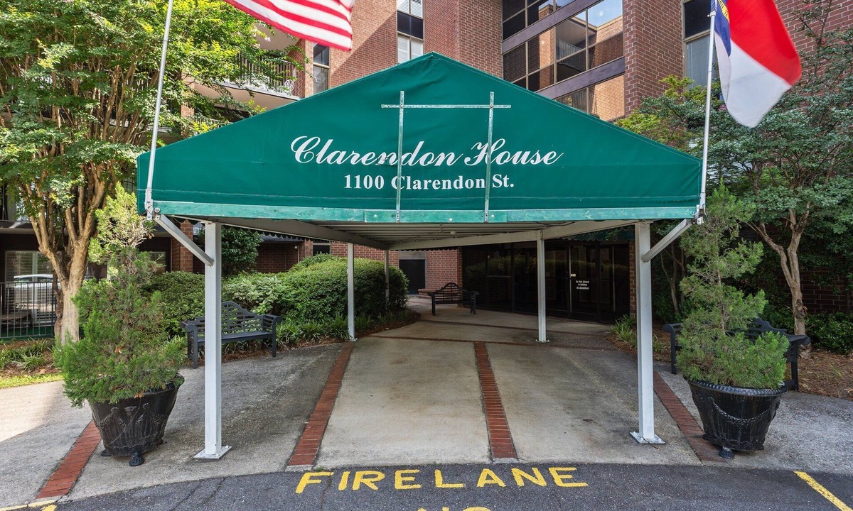 Terry Sanford Apartment | Comfort at the Clarendon Quaint, clean, safe, & convenient location!