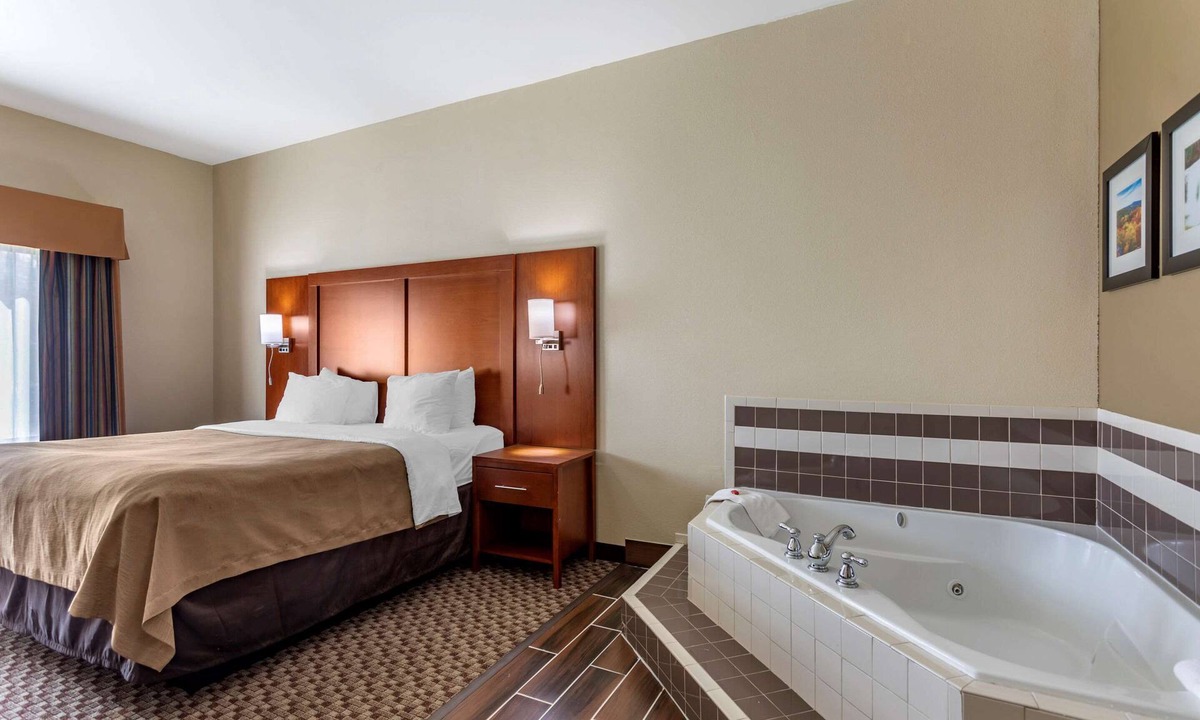 Carbondale Hotel | Comfort Inn & Suites Carbondale University Area