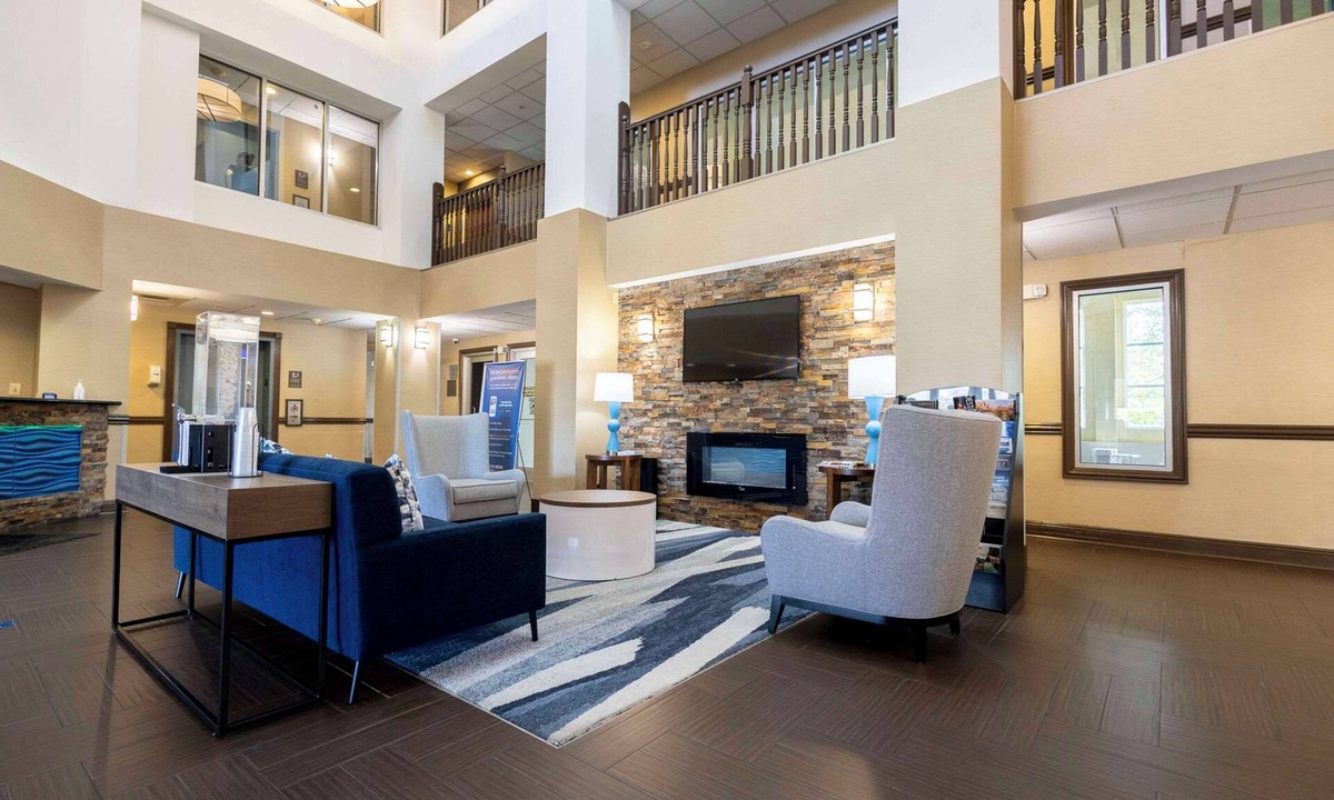 Springfield Hotel | Comfort Suites Springfield I-70