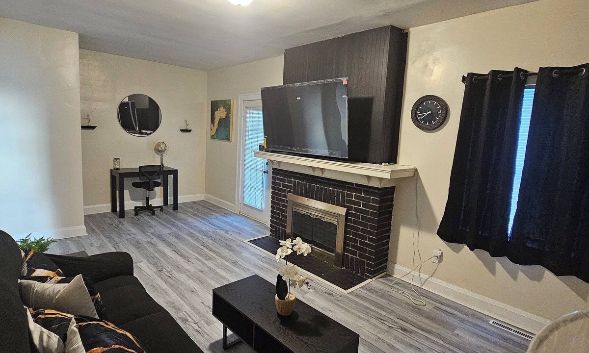 Danville House | Comfortable 2BR Newell Home Close to Restaurants & shopping