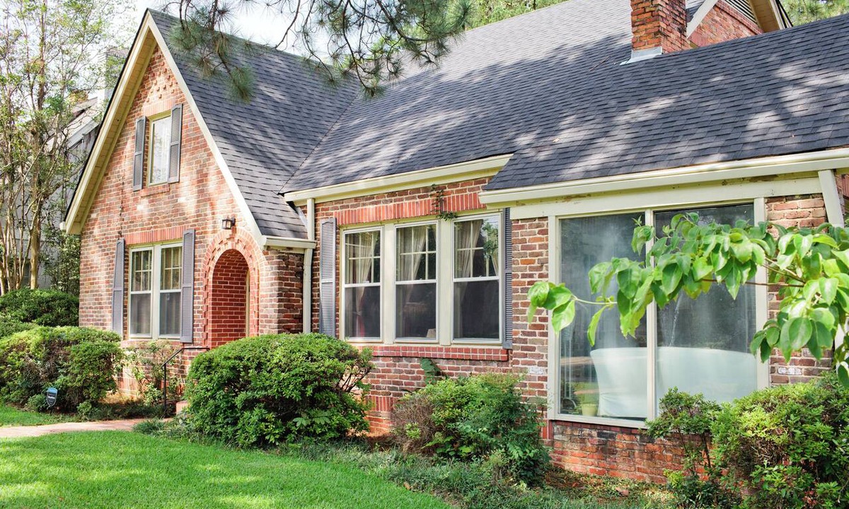Montgomery House | Comfortable 3BR Stay | Near Riverwalk Stadium