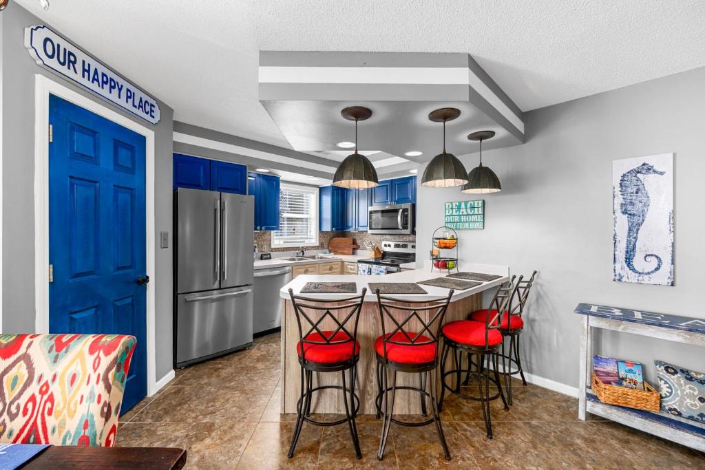 Cherry Grove Beach Apartment | Comfortable Cherry Grove Condo in Shorhaven