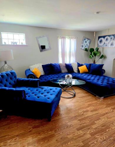 Calumet Park Apartment | Comfortable & Relaxing Charming 3BR unit
