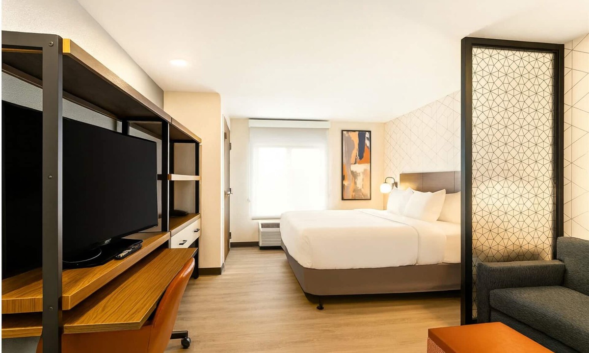 Newnan Hotel | Comfortable Suite Perfect for Business Travelers – Workstation Included