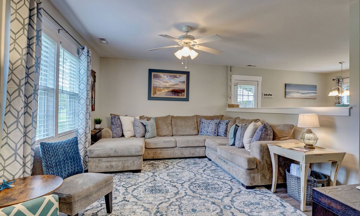 Kings Grant House | Comfy 3 bedroom home with a pool