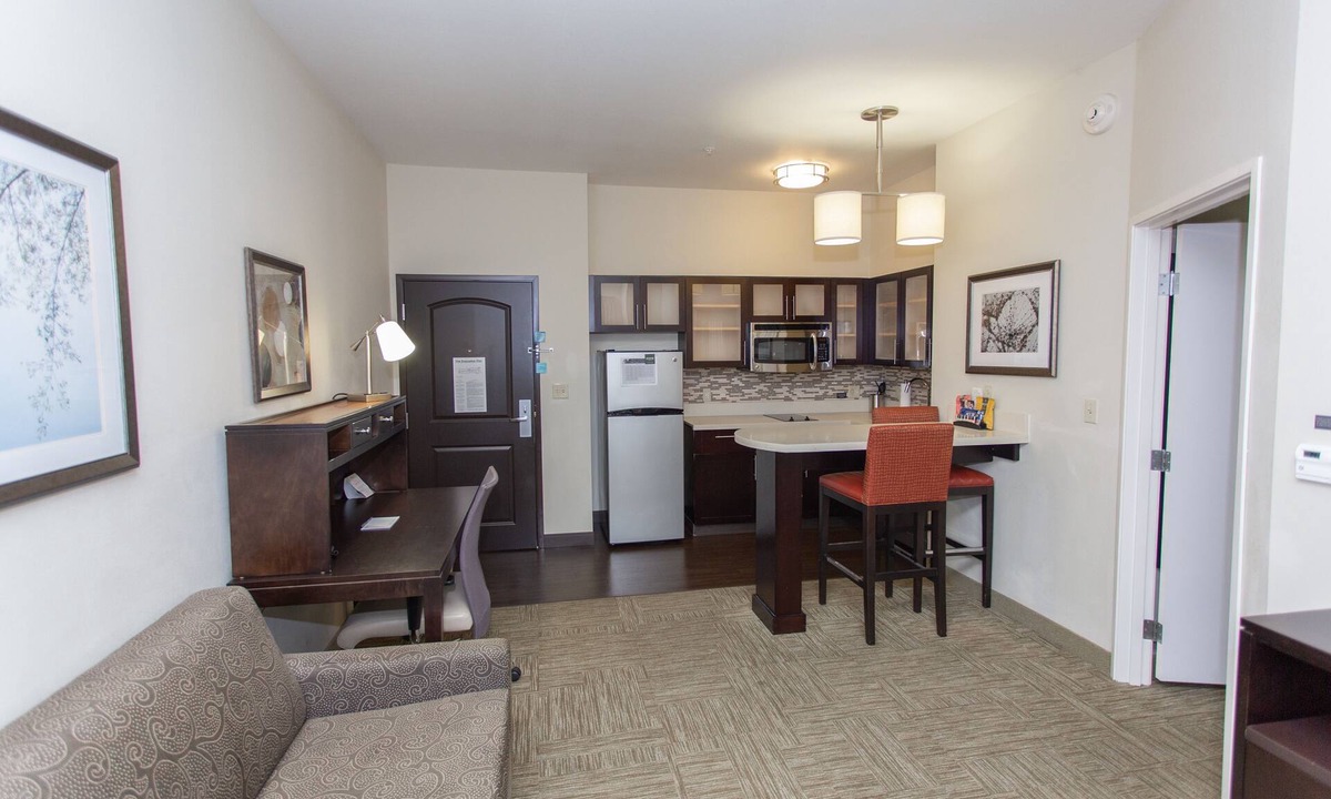 Bowling Green Apartment | Comm Accessible 1BR King Suite | Breakfast Included