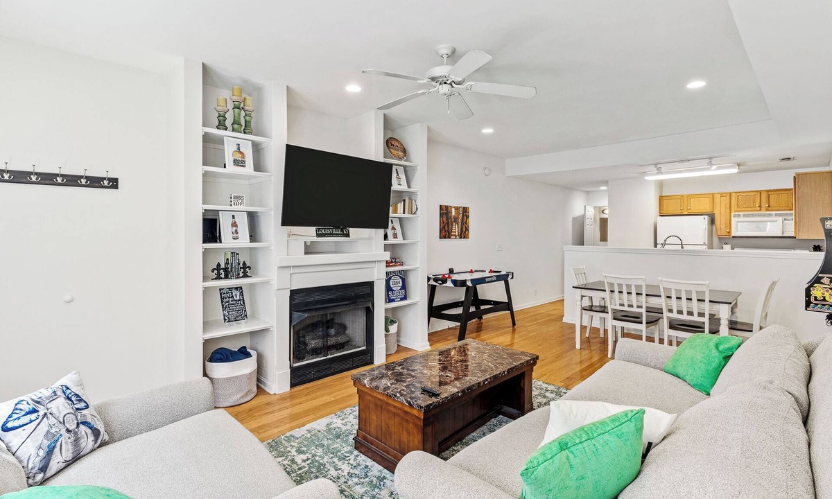 Cherokee Triangle Condo | Condo in the Highlands walkable to restaurants, bars, and shopping