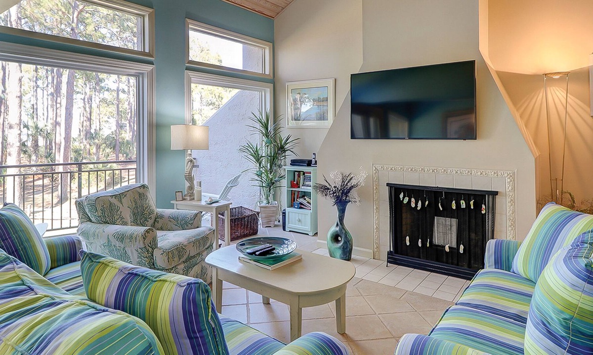 South Beach Condo | Condo steps away from beach with pool & view of Calibogue Sound