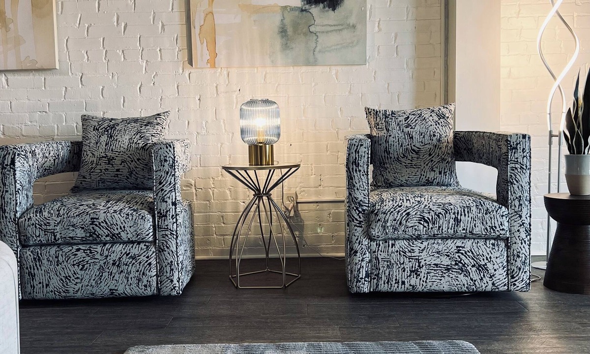 Evansville Apartment | Contemporary walk up loft with hot tub overlooking Franklin Street!