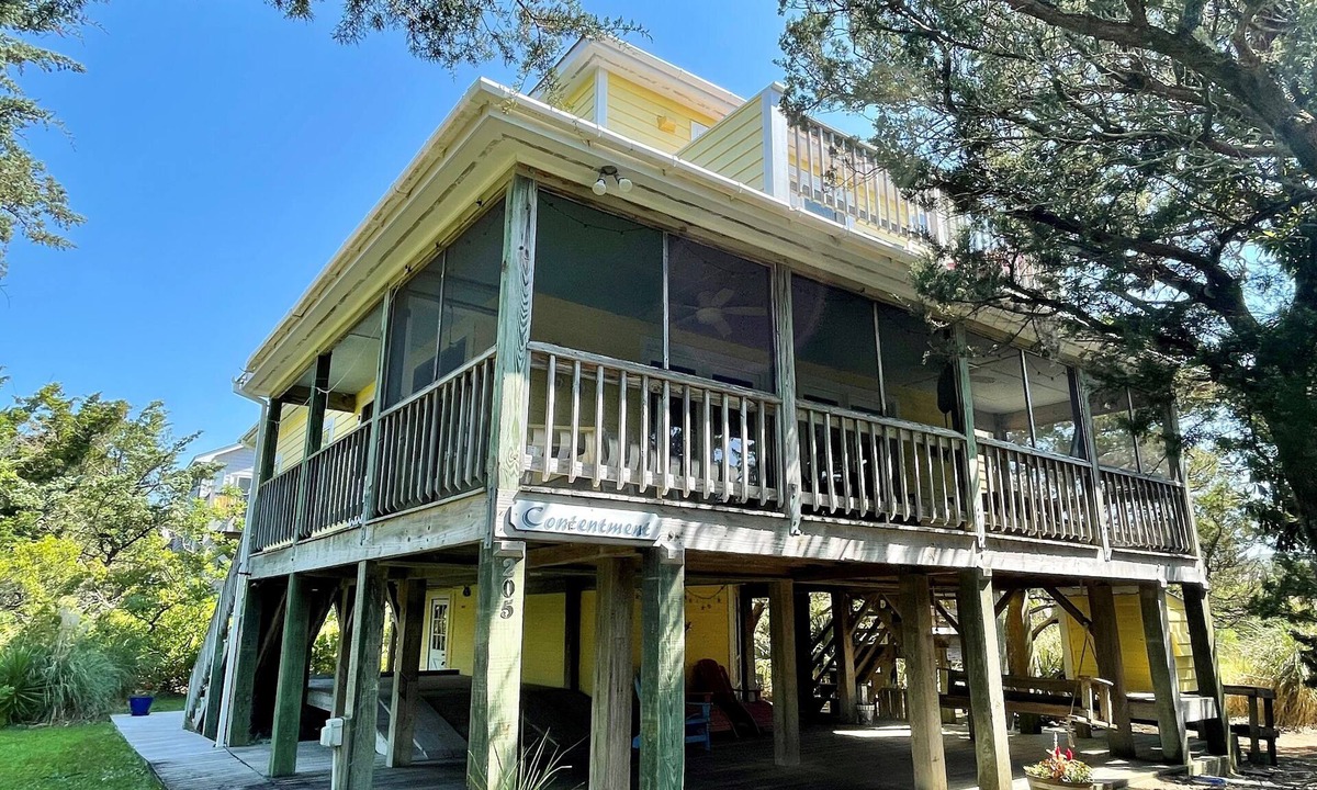 Ocracoke House | Contentment: Spacious home, den, screened porch, marsh views.