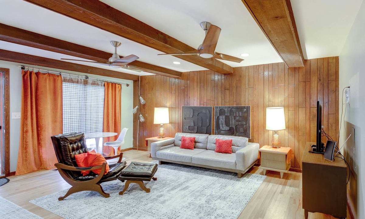Lawrence Condo | Convenient Condo 8 Mi to Dtwn Indianapolis!