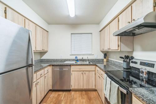 Harlow Apartment | Convenient Getaway Close to Autzen Stadium
