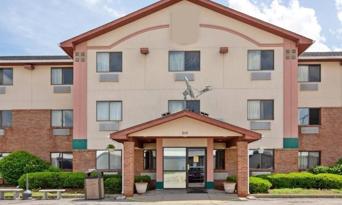 Portage Hotel | Convenient Stop Along I-94 Near Chicago, Indiana Dunes Trails & Dining Spot