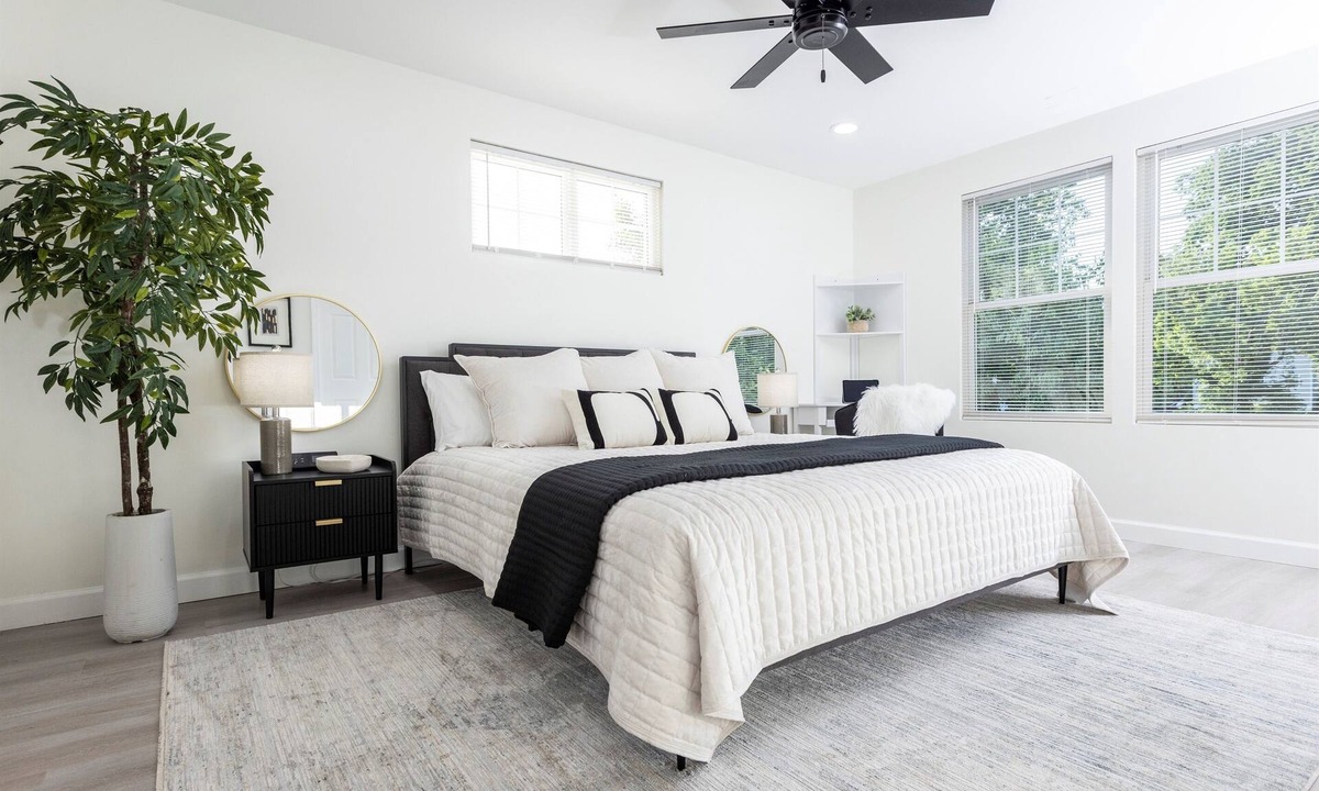 Roselawn Finance House | convenient to everything kingx3 free onsite parking full kitchen ping pong