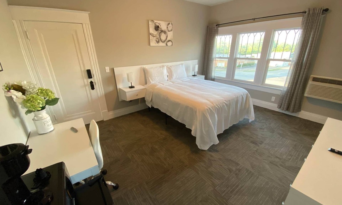 Leitchfield Apartment | Cookies and Cream Room 🚭 @ Twin Lakes Creamery