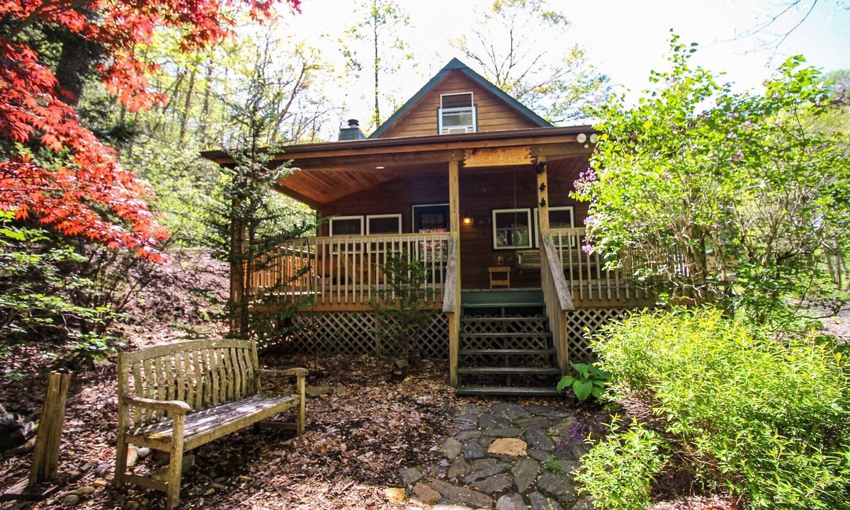 Todd Cabin | Cool Mountain Days Are Calling -3BR/2BA Creekfront Near Boone w/Hot Tub