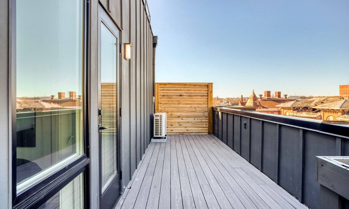 Truxton Circle Apartment | Cool Truxton Circle 2BR, .5 mile to Metro & National Park, by Blueground