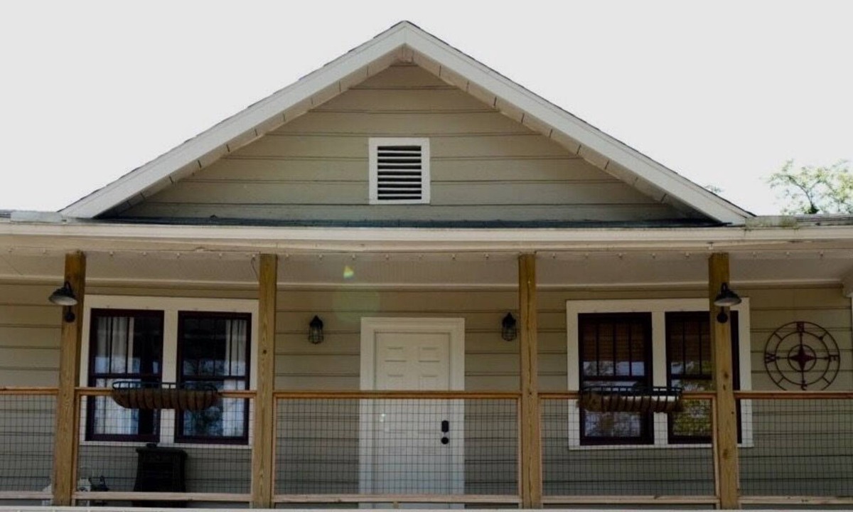 Asheville Cottage | Cottage 1/4 mile to Biltmore Estate Entrancen2 BD-1BA-GREAT LOCATION