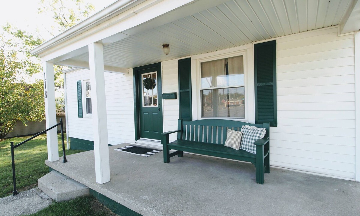 Georgetown Cottage | Cottage In Downtown Georgetown Within Walking Distance Of Shops and Restaurants