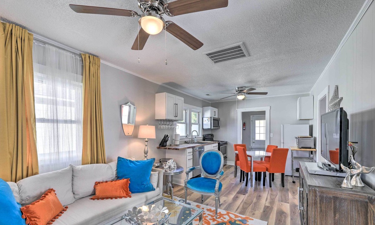Morehead City Cottage | Cottage w/ Backyard - Walk to Beaufort Waterfront!