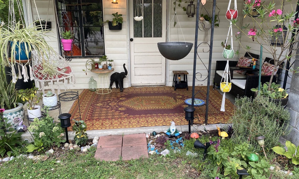 Pelham House | Country home 15 min to Bonnaroo farm & 10 min to the Caverns w Jacuzzi hot tub