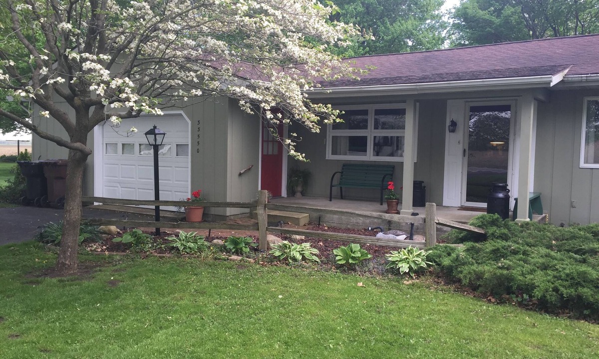 New Carlisle House | Country Setting, Nearby Historic New Carlisle, Restaurants, Beaches And Wineries