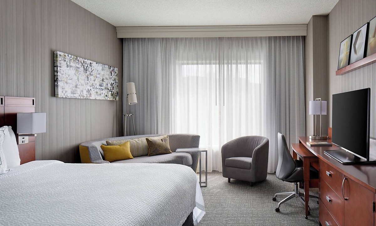 Downtown Hotel | Courtyard by Marriott Downtown Grand Rapids