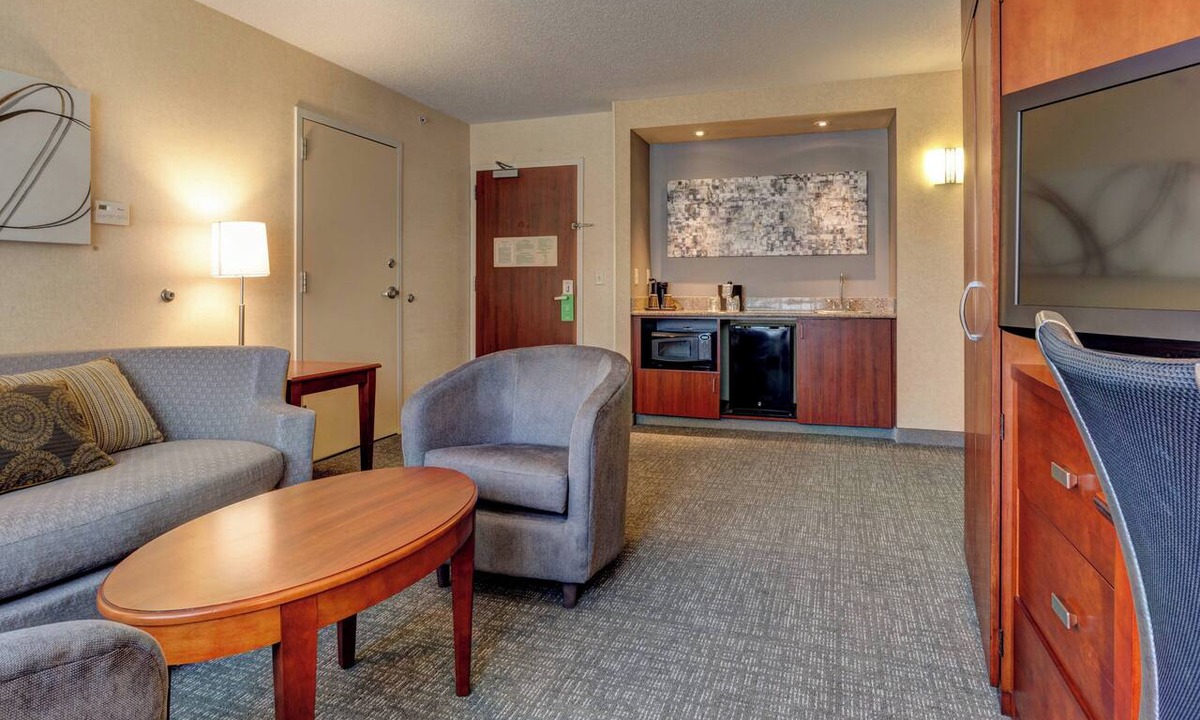 Hadley Hotel | Courtyard by Marriott Hadley Amherst