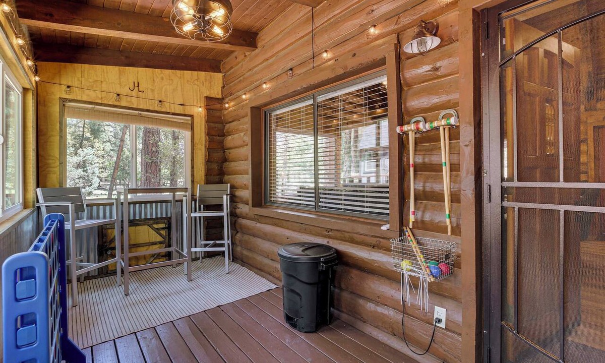 Strawberry Cabin | Covered Deck, Private Acreage: Log Cabin in Pine