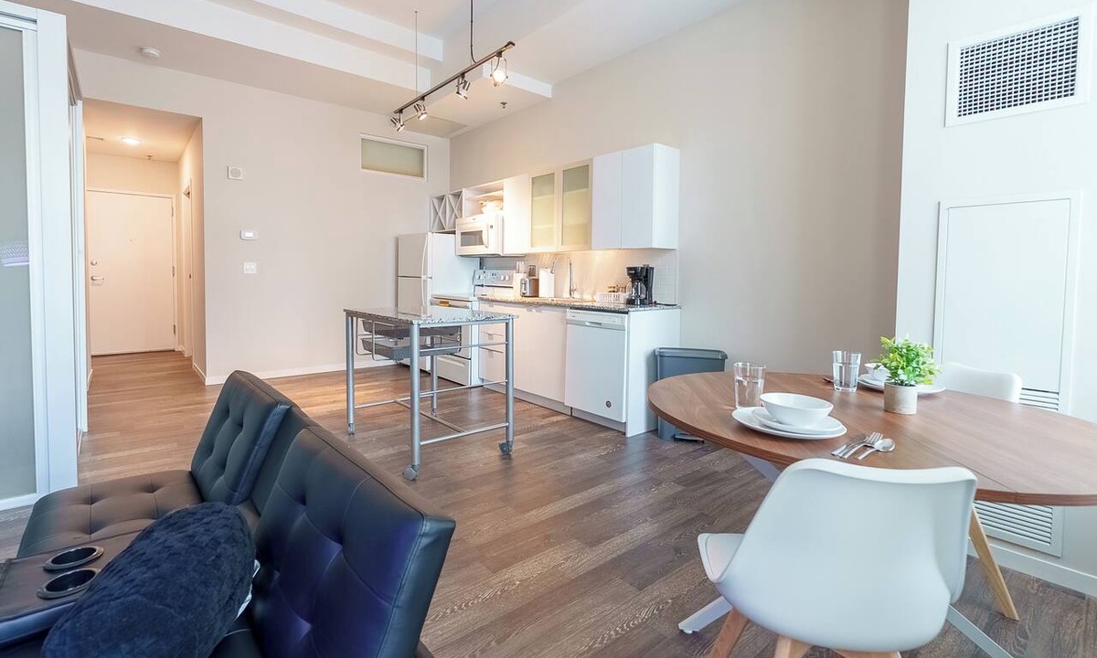 Central Business District Apartment | Cozy 1-Bedroom apartment In beautiful Cincinnati with AC and gym access