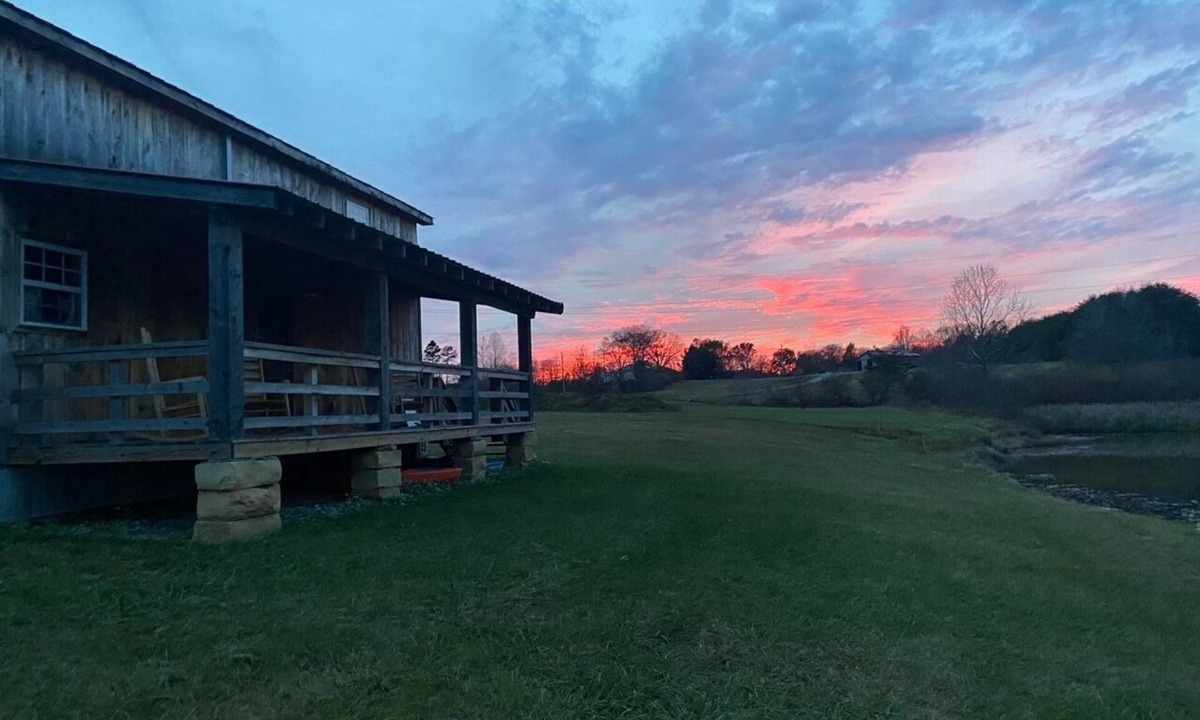 Jamestown Cabin | Cozy 2-bedroom cabin with WiFi, AC in welcoming Jamestown