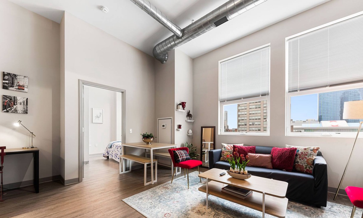 Near South Side Condo | Cozy 2bd/2ba McCormick Museums Condo (+Gym & Rooftop)