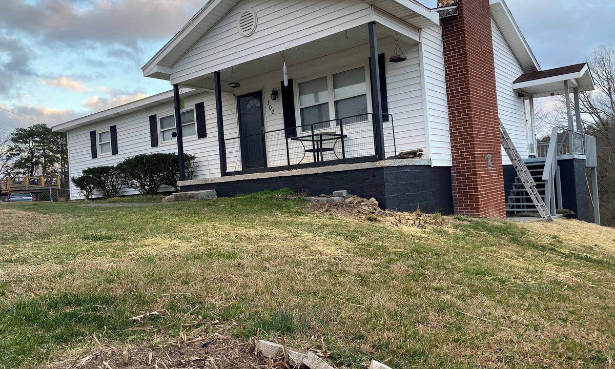 La Follette House | Cozy 3-bedroom house in delightful LaFollette with AC