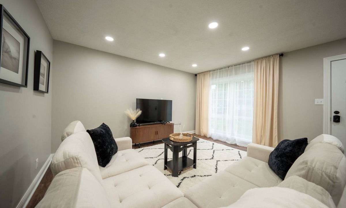 Streamwood House | Cozy 3BR Home – Family-Friendly, Near Schaumburg