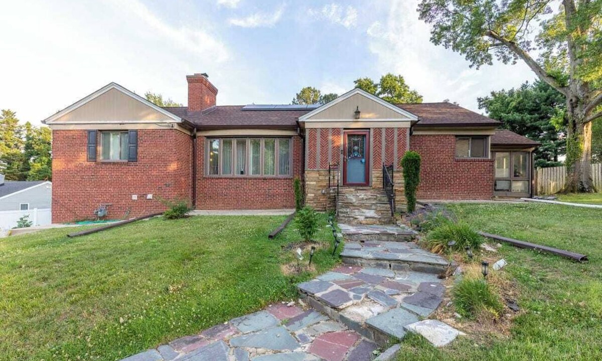 Hillandale House | Cozy 3BR Suite w/Private Entry Mins to DC & UMD