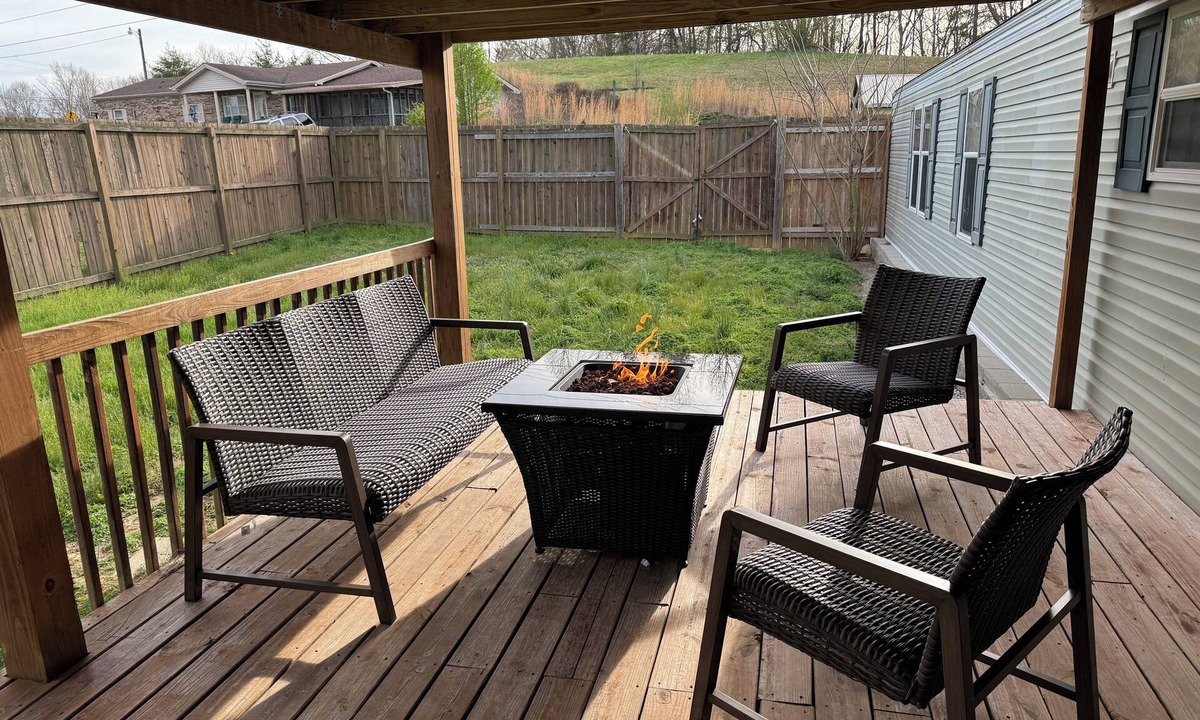 Nancy House | Cozy, 4 bdrm home VERY near Lake Cumberland! Pet friendly. EXTRA lot for parking