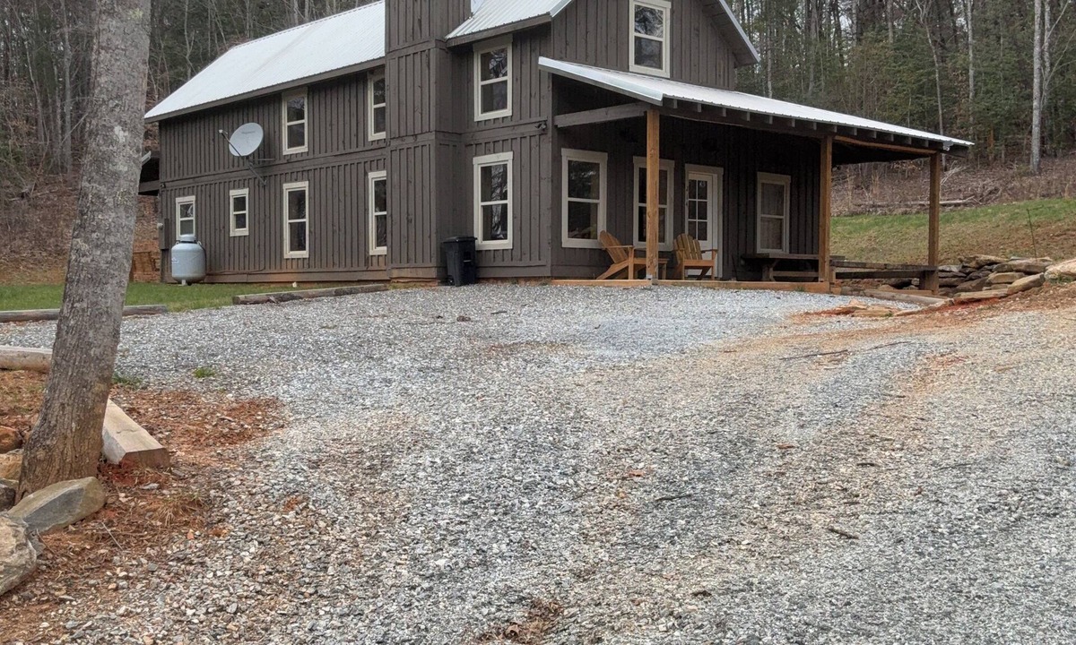 Tuckasegee Cabin | Cozy 4-bedroom cabin in the Appalachian mountains of peaceful Tuckasegee, NC